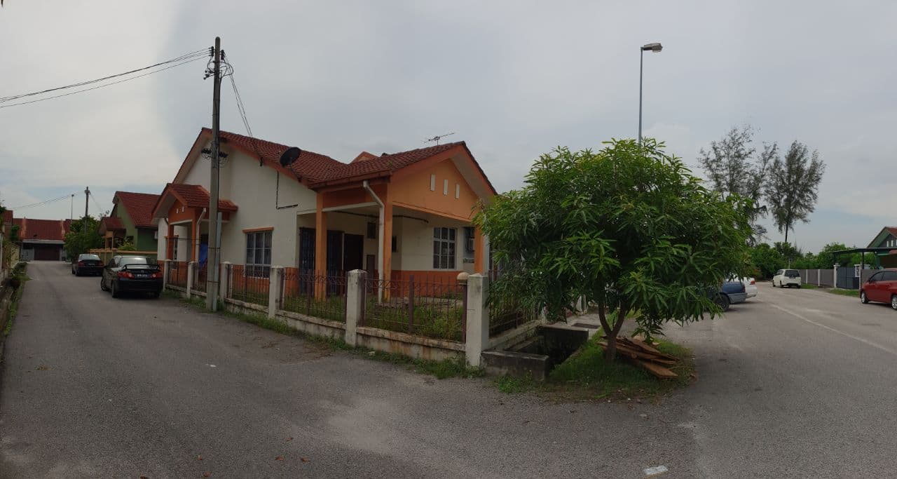 Single Storey End Lot, Jalan Inang, Bandar Bukit R - photo 2