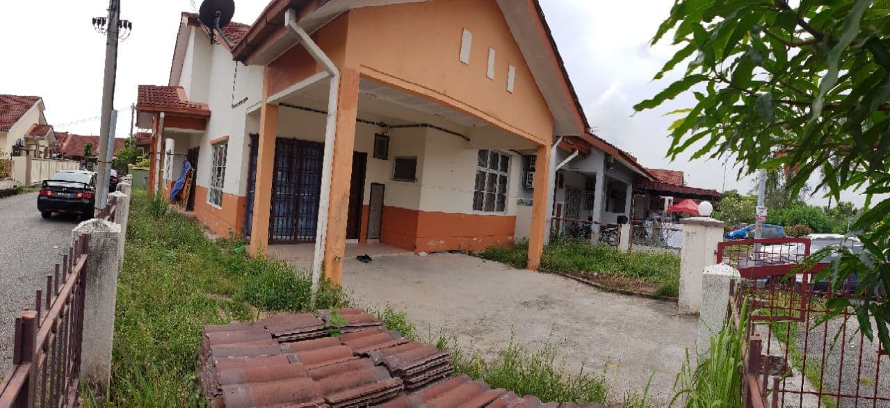 Single Storey End Lot, Jalan Inang, Bandar Bukit R - photo 3