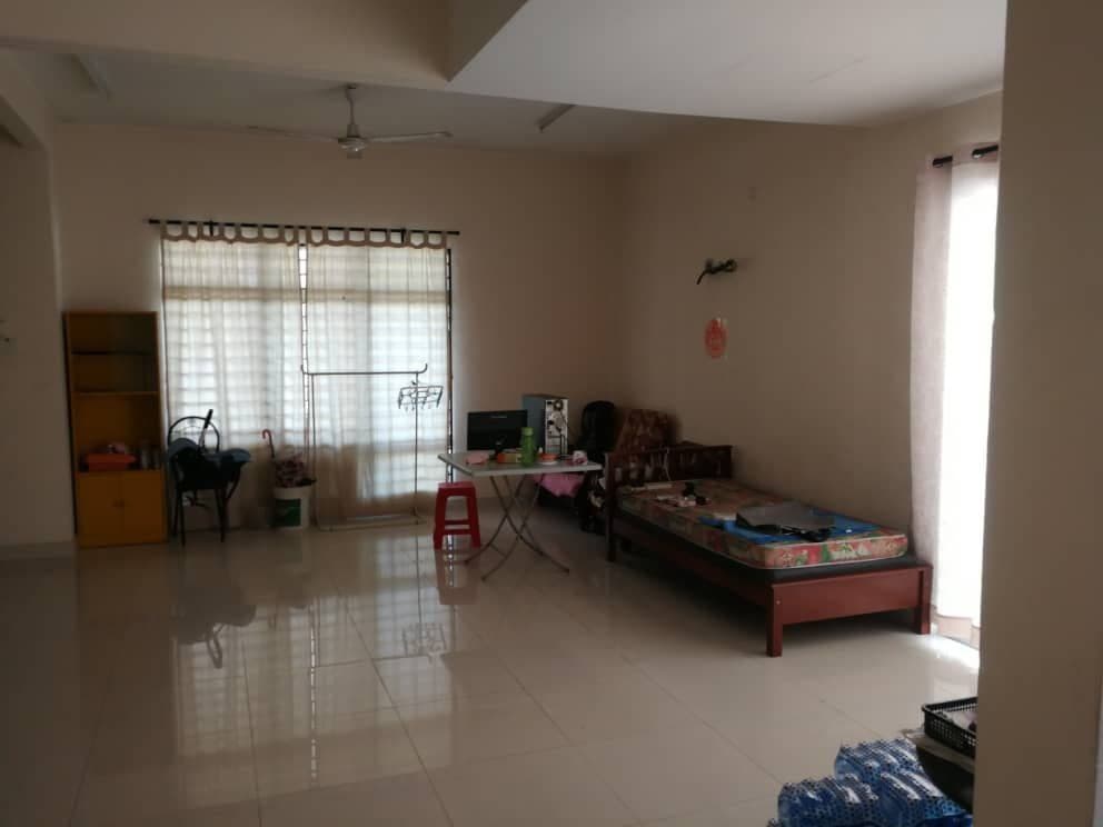 2 Sty SEMI-D Double Storey Taman Kipark, Puchong - photo 3