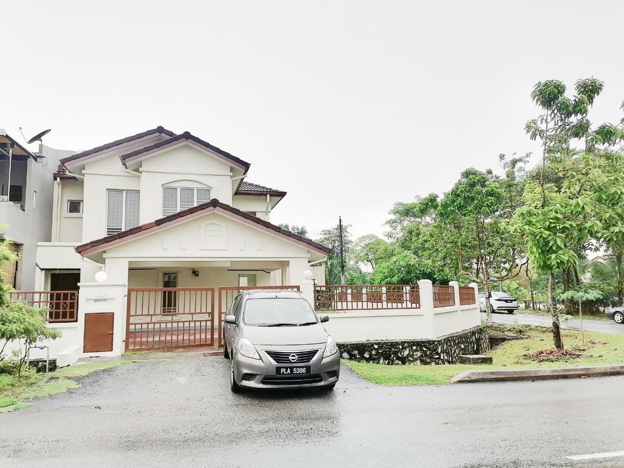 DOUBLE STOREY TAMAN PINGGIRAN USJ SUBANG JAYA
