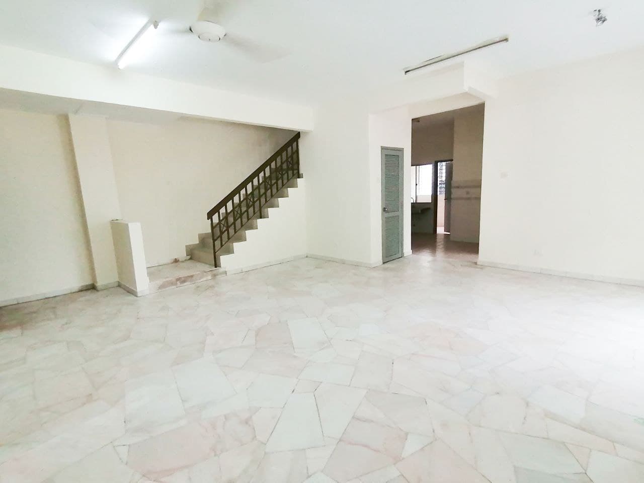 DOUBLE STOREY TAMAN PINGGIRAN USJ SUBANG JAYA - photo 2