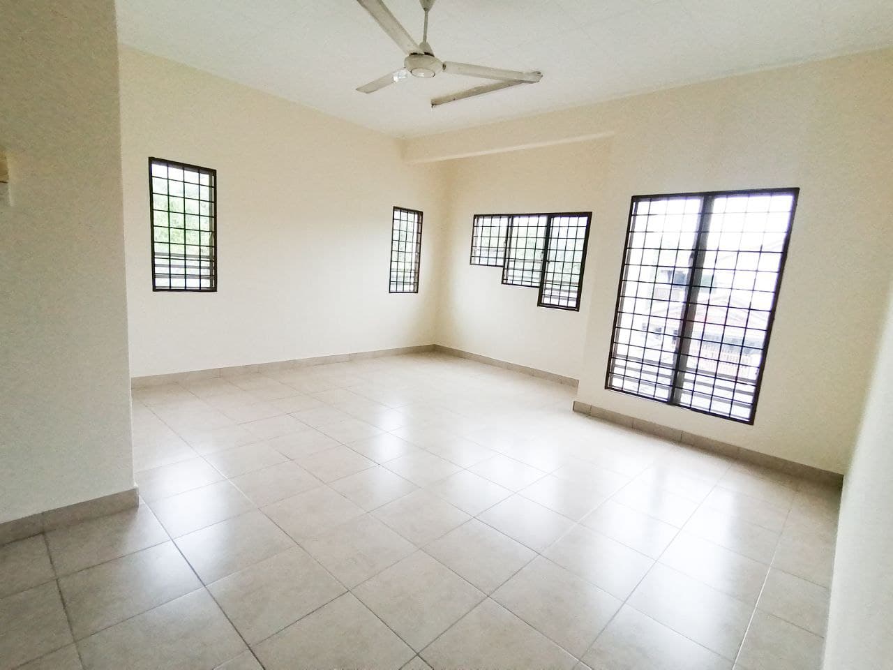 DOUBLE STOREY TAMAN PINGGIRAN USJ SUBANG JAYA - photo 11