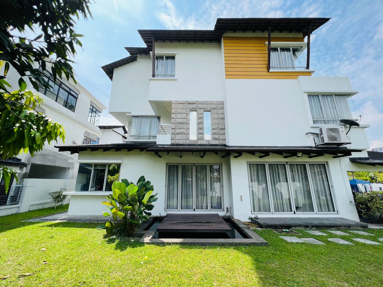Semi D Bungalow Laman Seri Seksyen 13 Shah Alam - photo 2