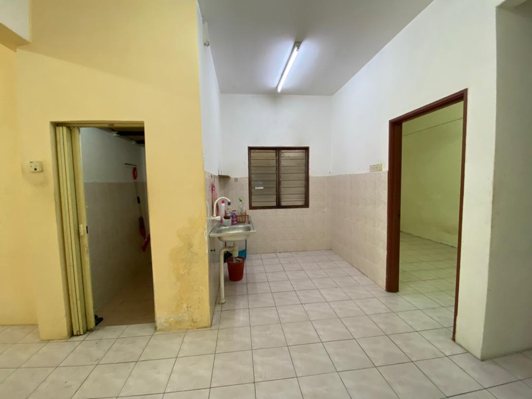 Shop Lot Apartment, Pusat Hentian Kajang, Selangor - photo 3