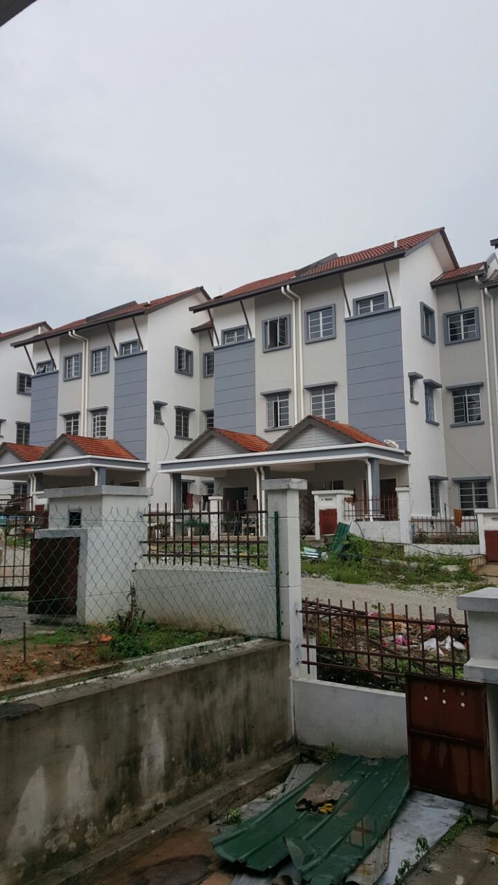 Two and half storey Link House, Ukay Perdana 3 - photo 3