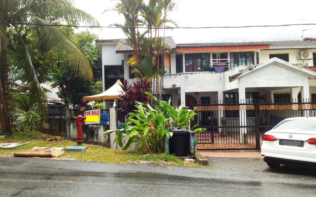 Double storey, Jalan F, Taman Melawati - photo 2