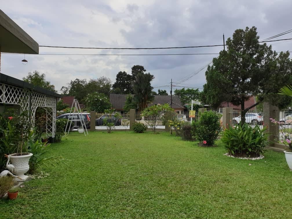 BUNGALOW SINGLE STOREY PETALING JAYA SECTION 1 - photo 2