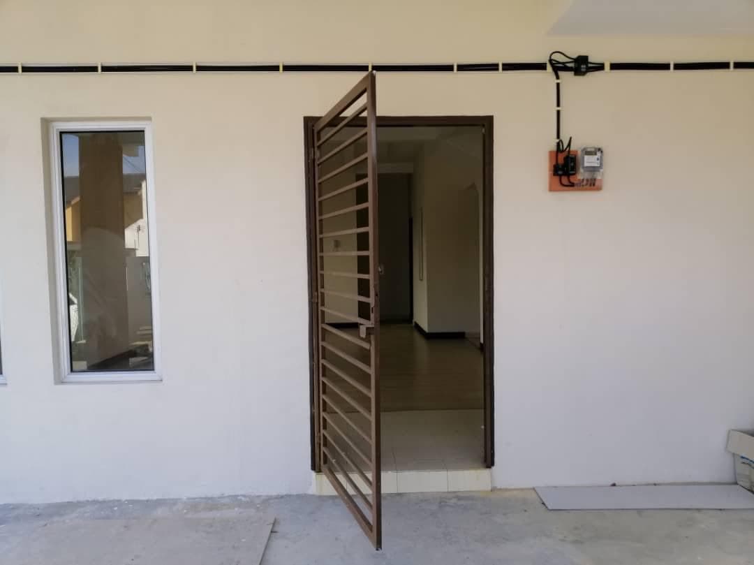 ENDLOT DOUBLE STOREY TERRACE SEPANG - photo 4