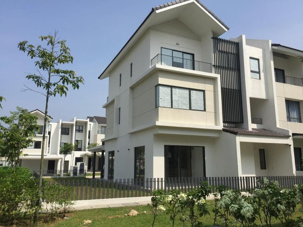 SPACIOUS CORNER 3 STOREY SUPERLINK RAWANG - photo 2