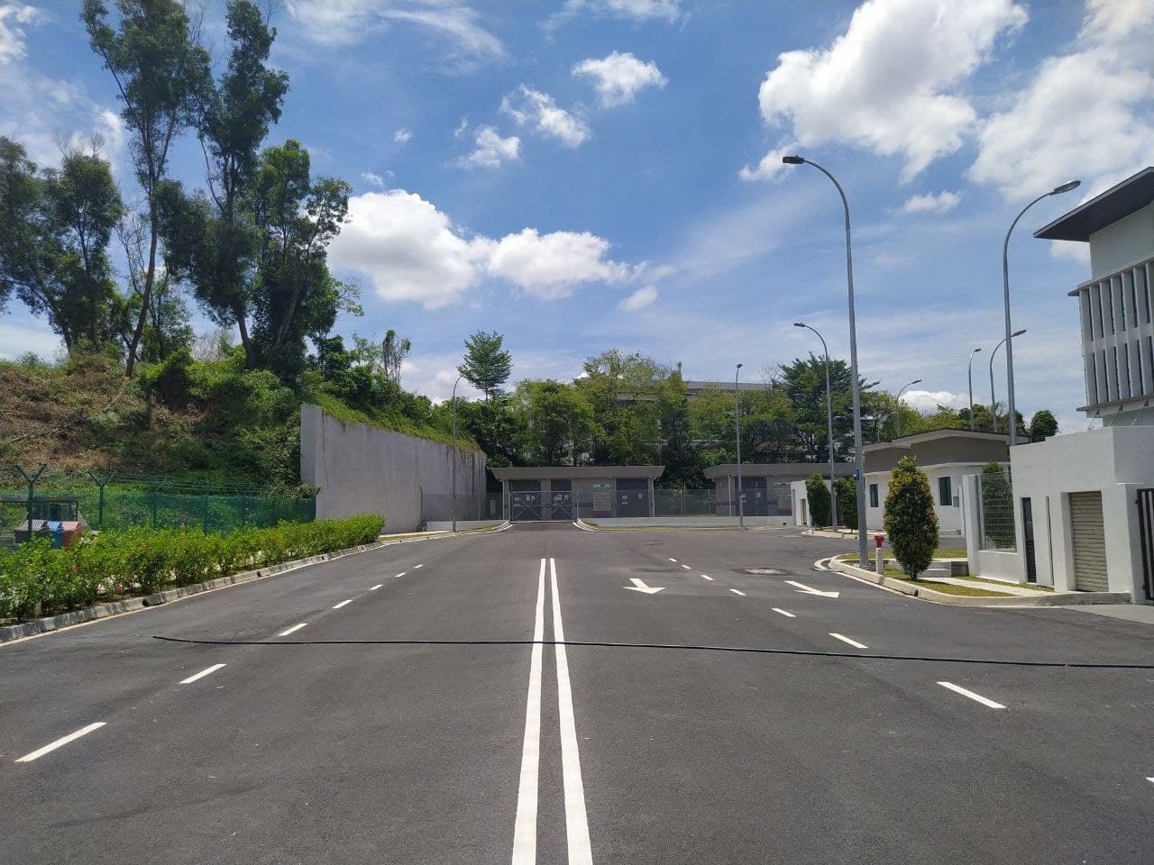 Brand New 3 Storey Semi-D Factory GLENMARIE - photo 3
