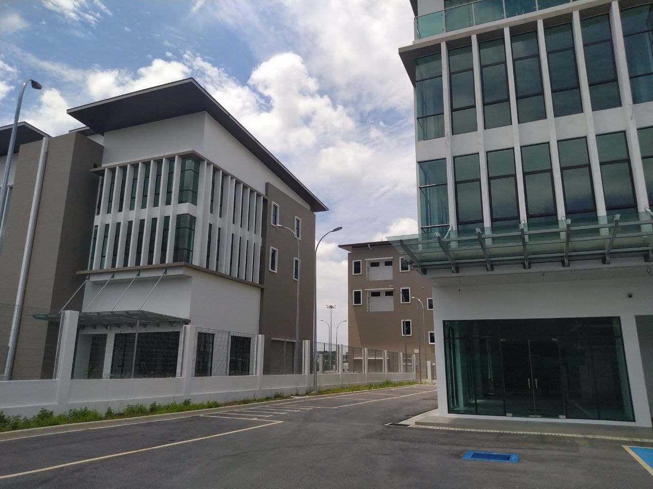 Brand New 3 Storey Semi-D Factory GLENMARIE - photo 4