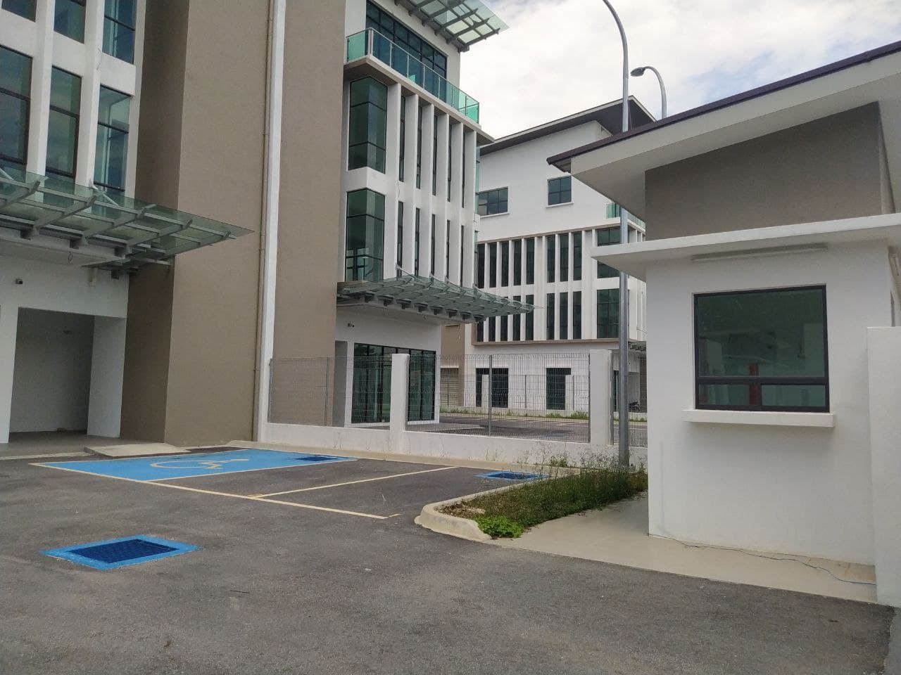 Brand New 3 Storey Semi-D Factory GLENMARIE - photo 5