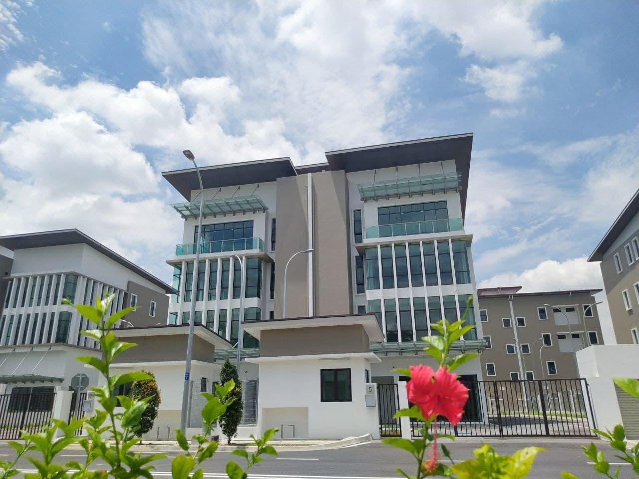 Brand New 3 Storey Semi-D Factory GLENMARIE - photo 6