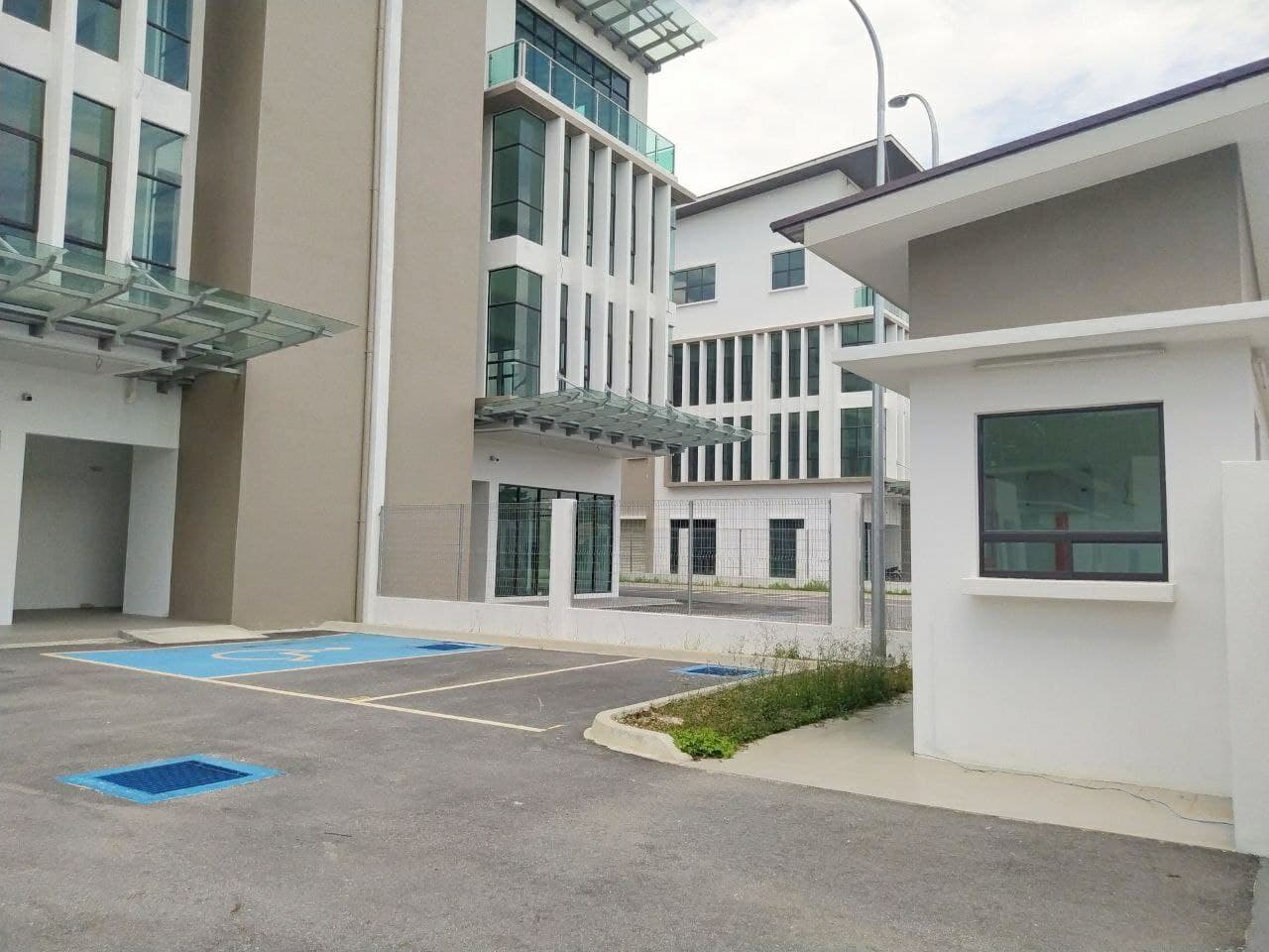 Brand New 3 Storey Semi-D Factory GLENMARIE - photo 7