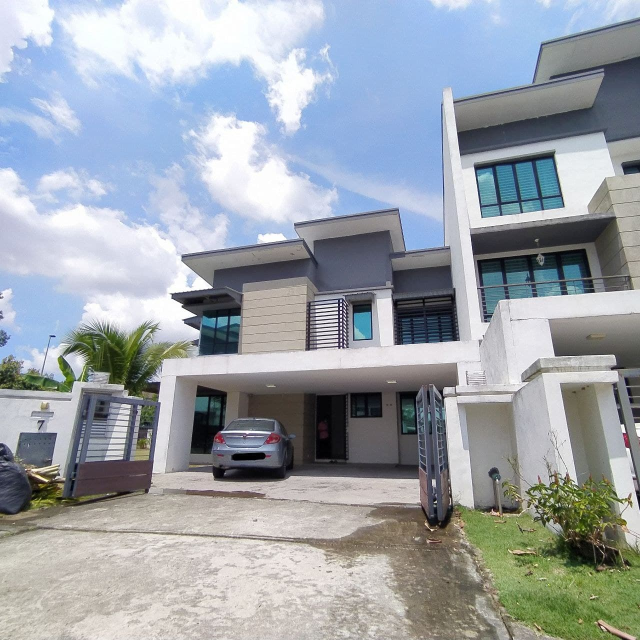 SPACIOUS CORNER ZIRCONA DOUBLE STOREY ALAM IMPIAN