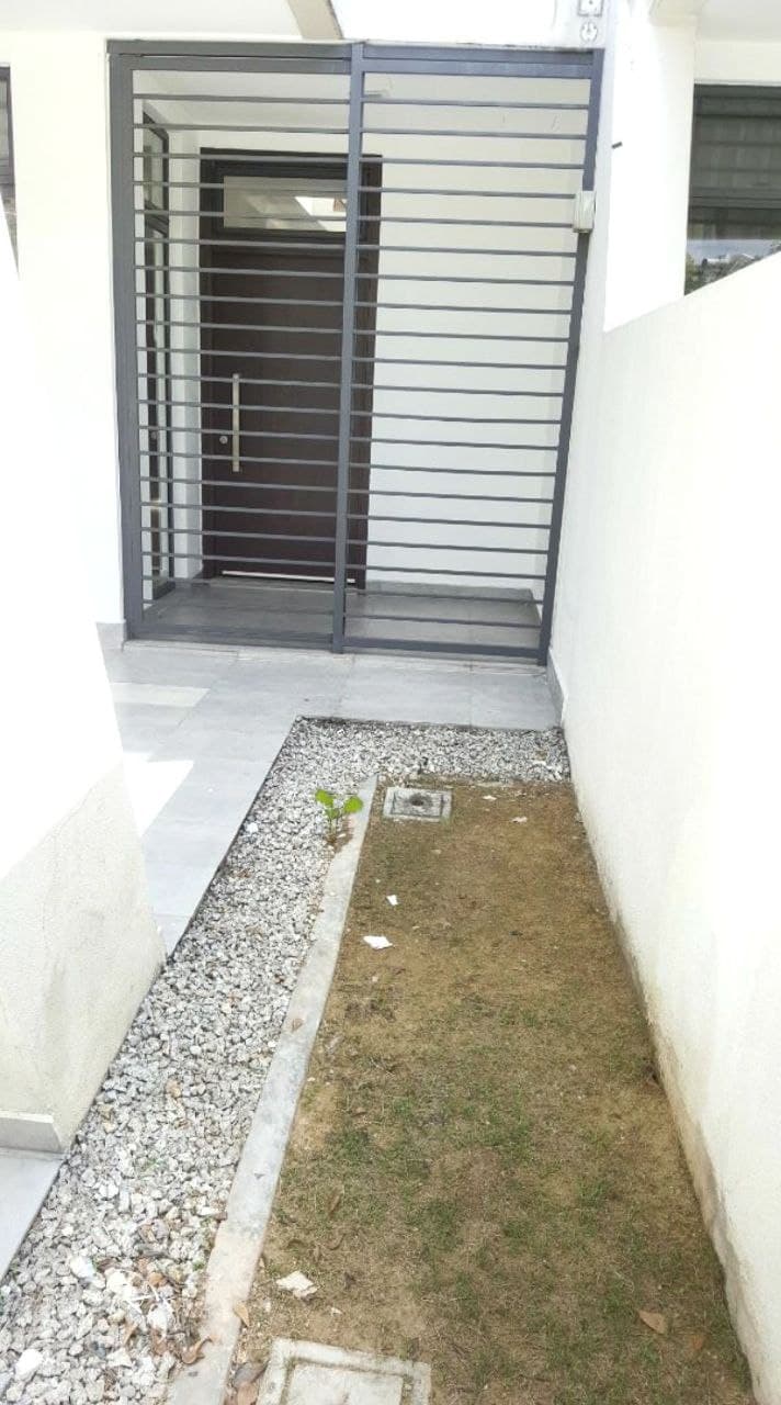 LAMAN GLENMARIE FACING NORTH DOUBLE STOREY - photo 6