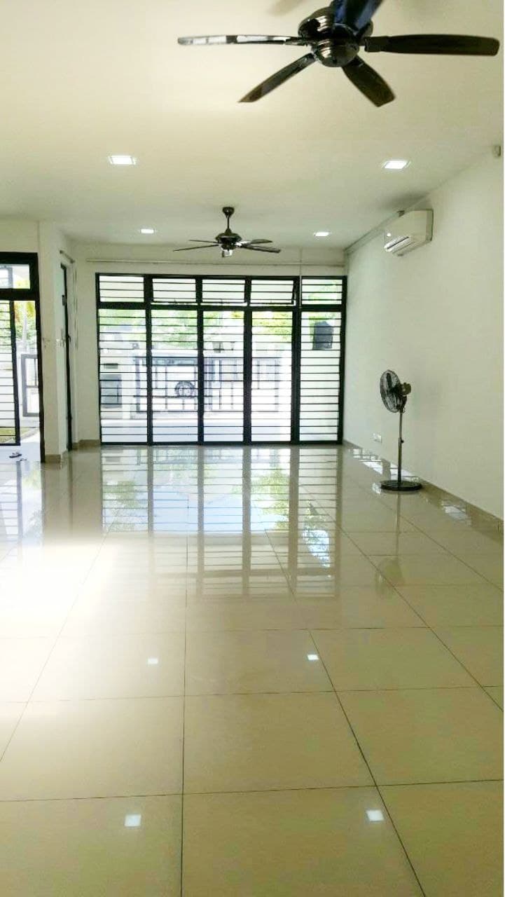 LAMAN GLENMARIE FACING NORTH DOUBLE STOREY - photo 12