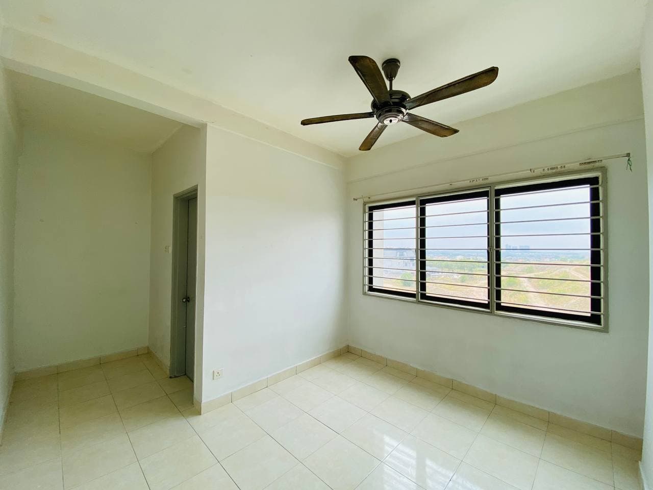 Freehold Lift Setia Alam Suria Ixora Apartment - photo 7