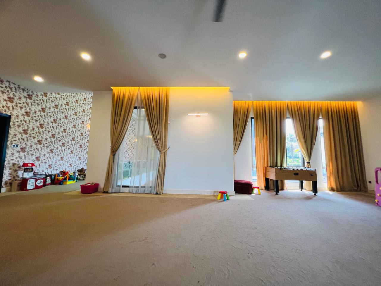 Freehold Fully Furnished Luxury Bungalow Country H - photo 10