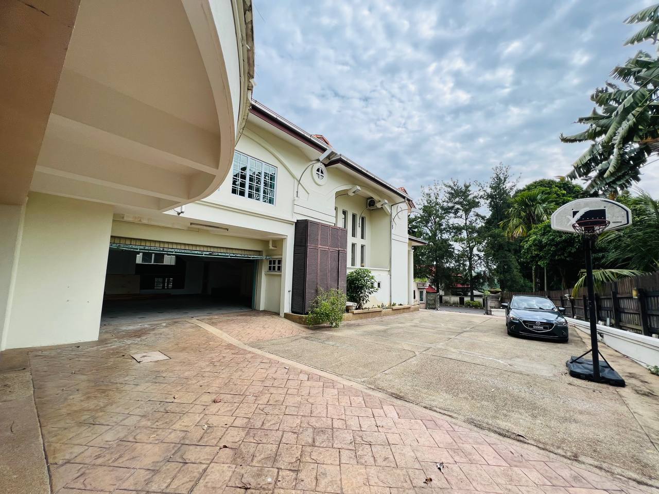 Freehold Bungalow Country Heights Kajang - photo 2