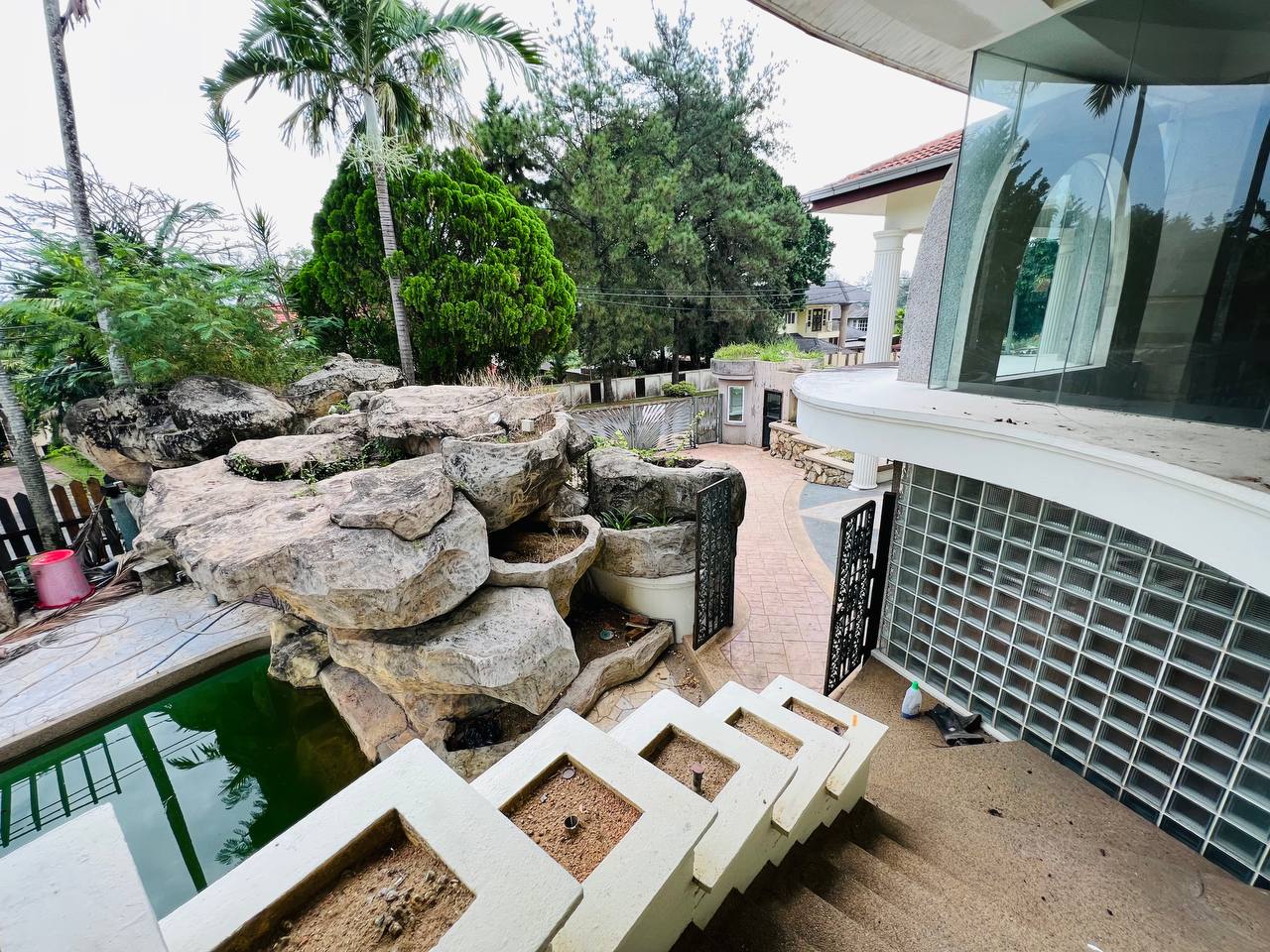 Freehold Bungalow Country Heights Kajang - photo 12