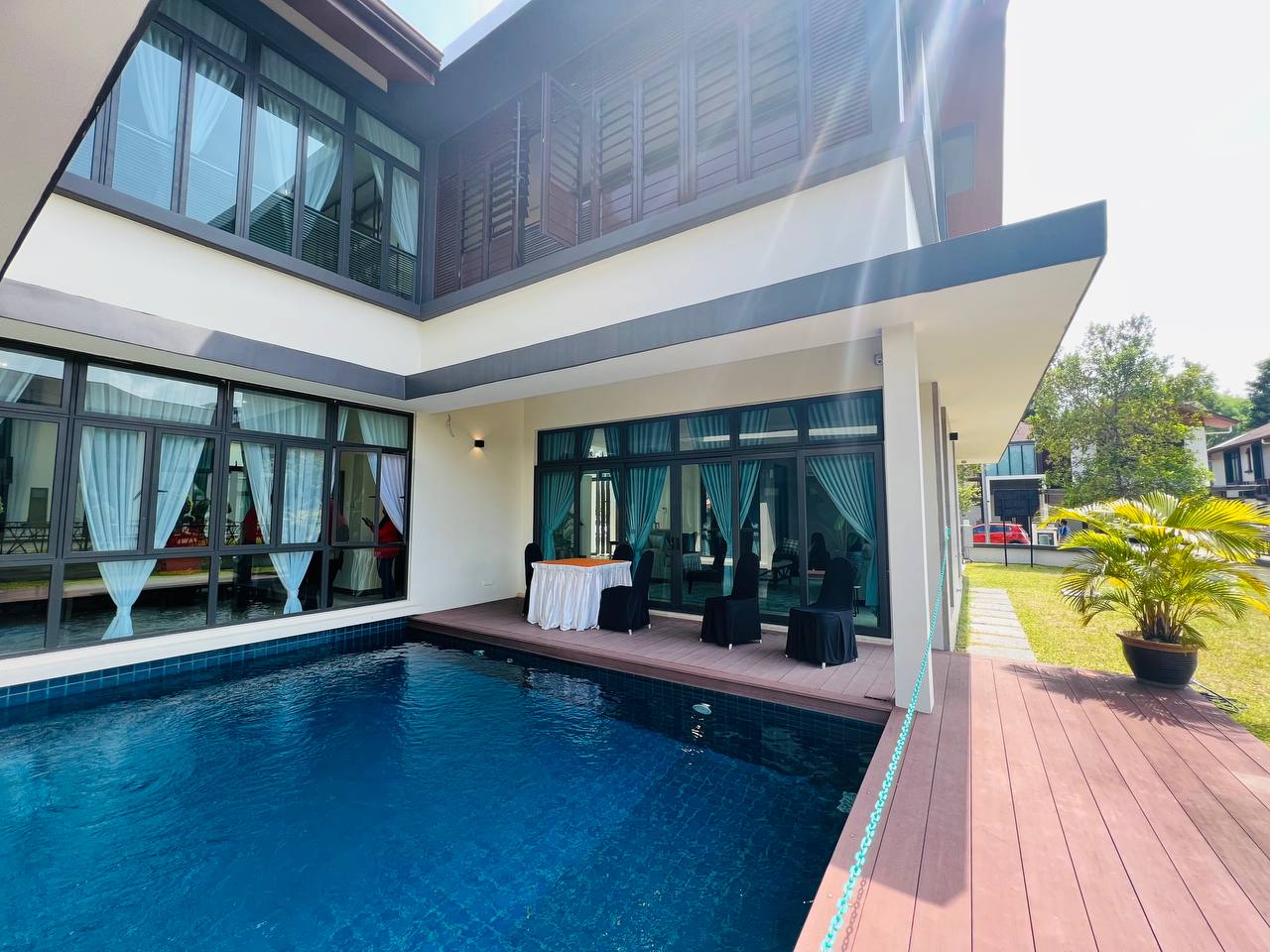 Private Swimming Pool Bungalow Freehold Danau Suri