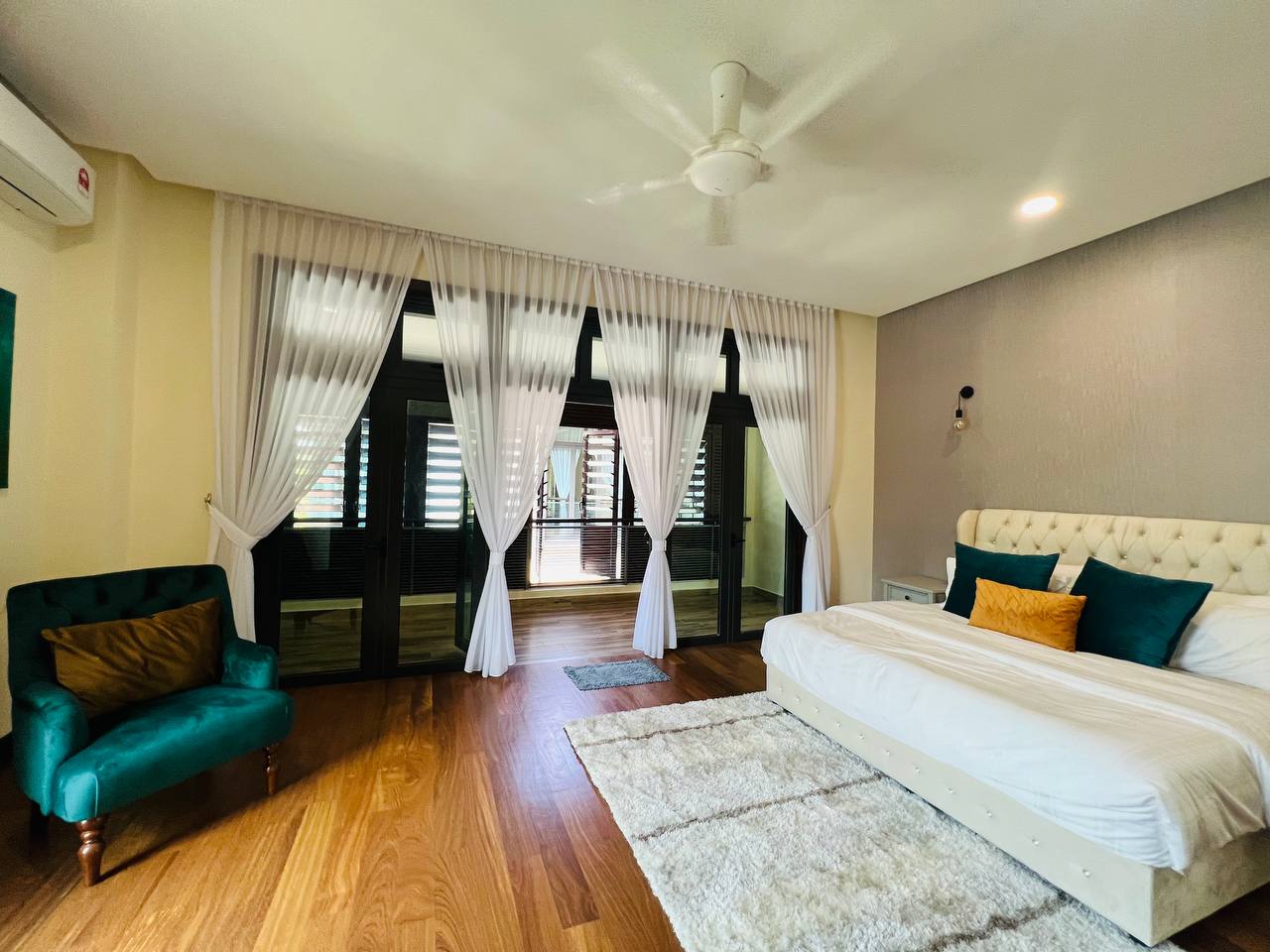Private Swimming Pool Bungalow Freehold Danau Suri - photo 8