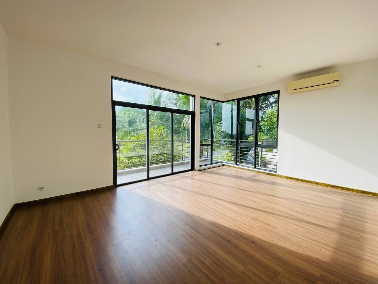 Freehold Semi Detached Two Storey Diamond City Sem - photo 2