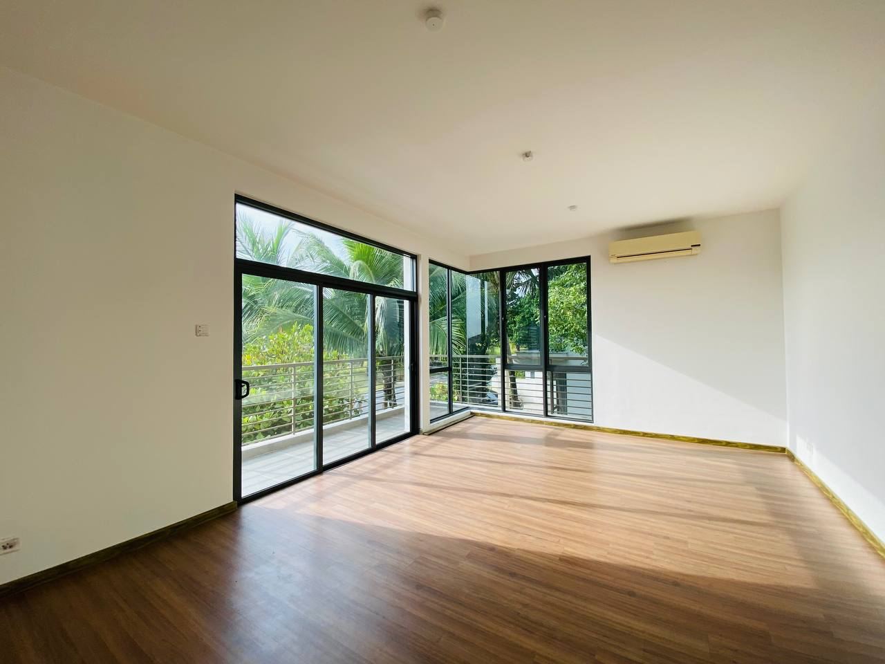 Freehold Semi Detached Two Storey Diamond City Sem - photo 4
