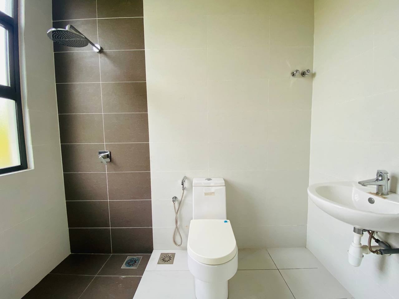 Freehold Semi Detached Two Storey Diamond City Sem - photo 8
