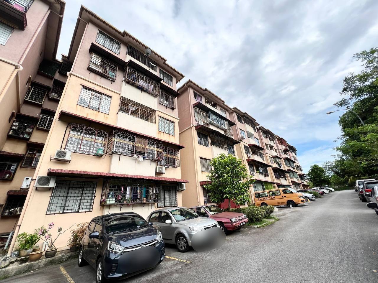 Facing Open Putra Impian Apartment Seri Kembangan - photo 12