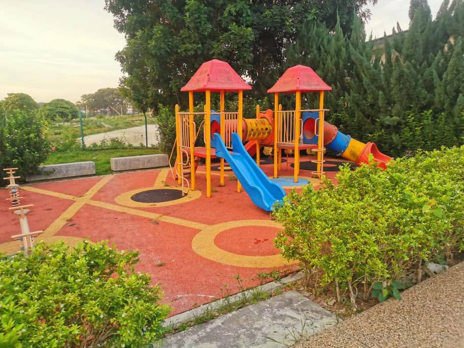 Freehold Double Storey Bandar Mahkota Banting - photo 2