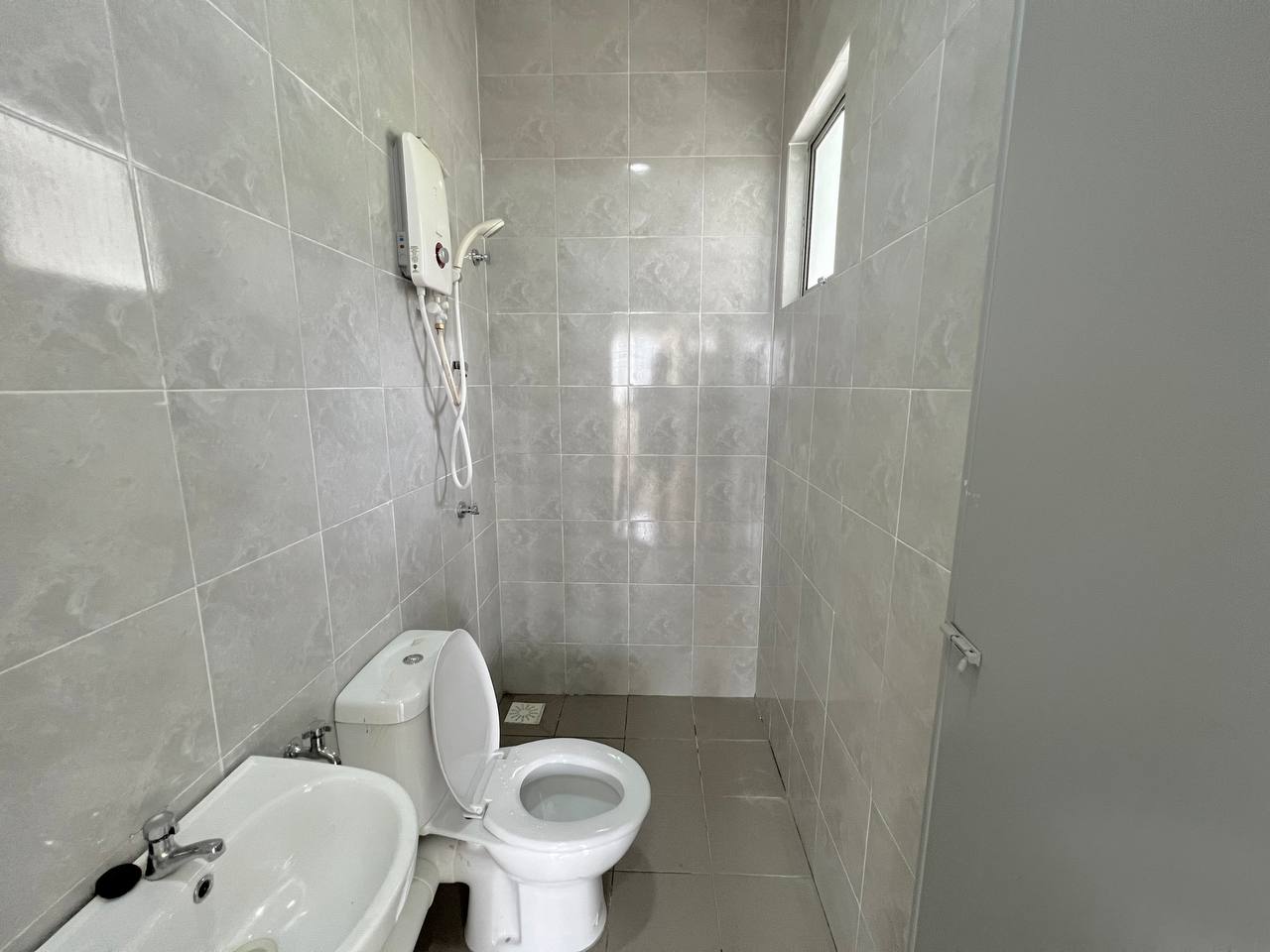 Partially Furnished Putra Impian Apartment Bangi - photo 2