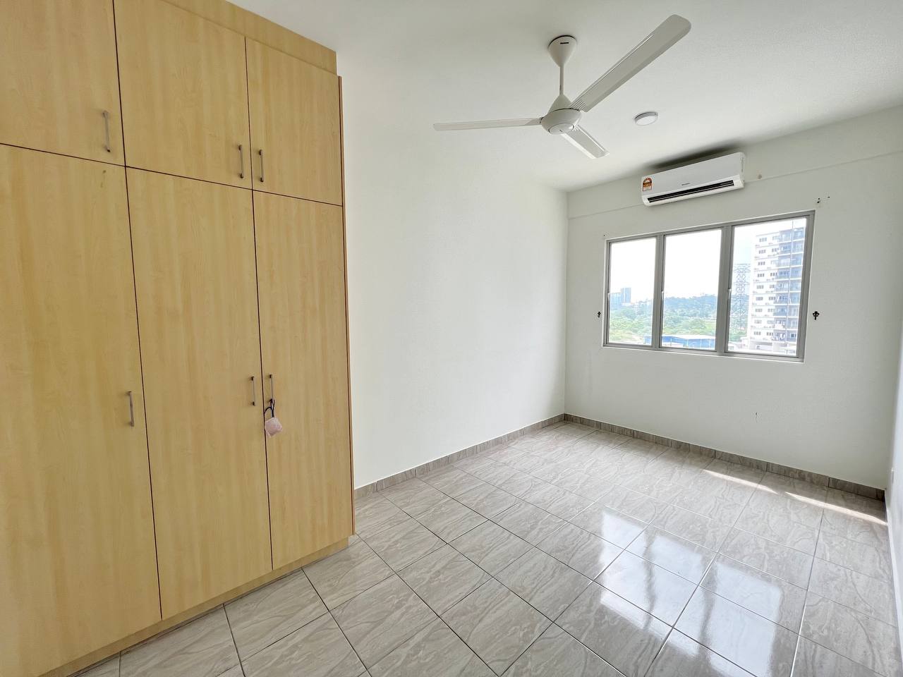 Partially Furnished Putra Impian Apartment Bangi - photo 10