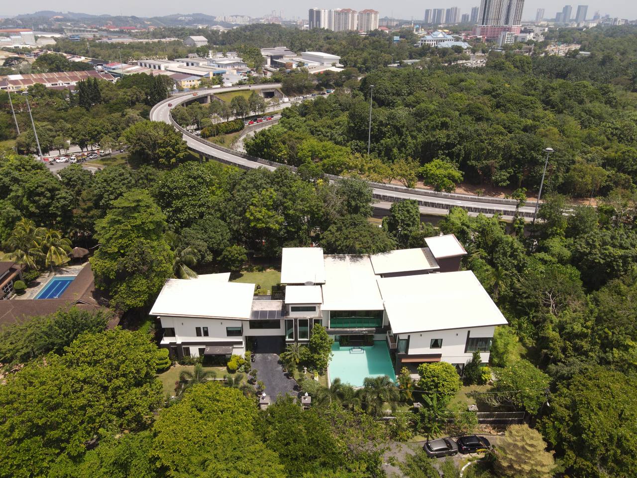 Freehold Bungalow Country heights Kajang - photo 13