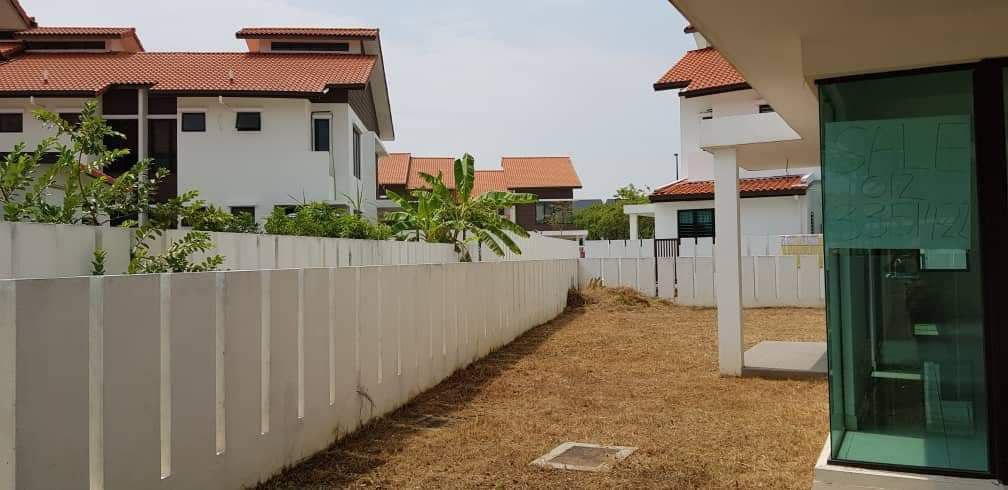 End Lot Terrace Tari Alam Impian