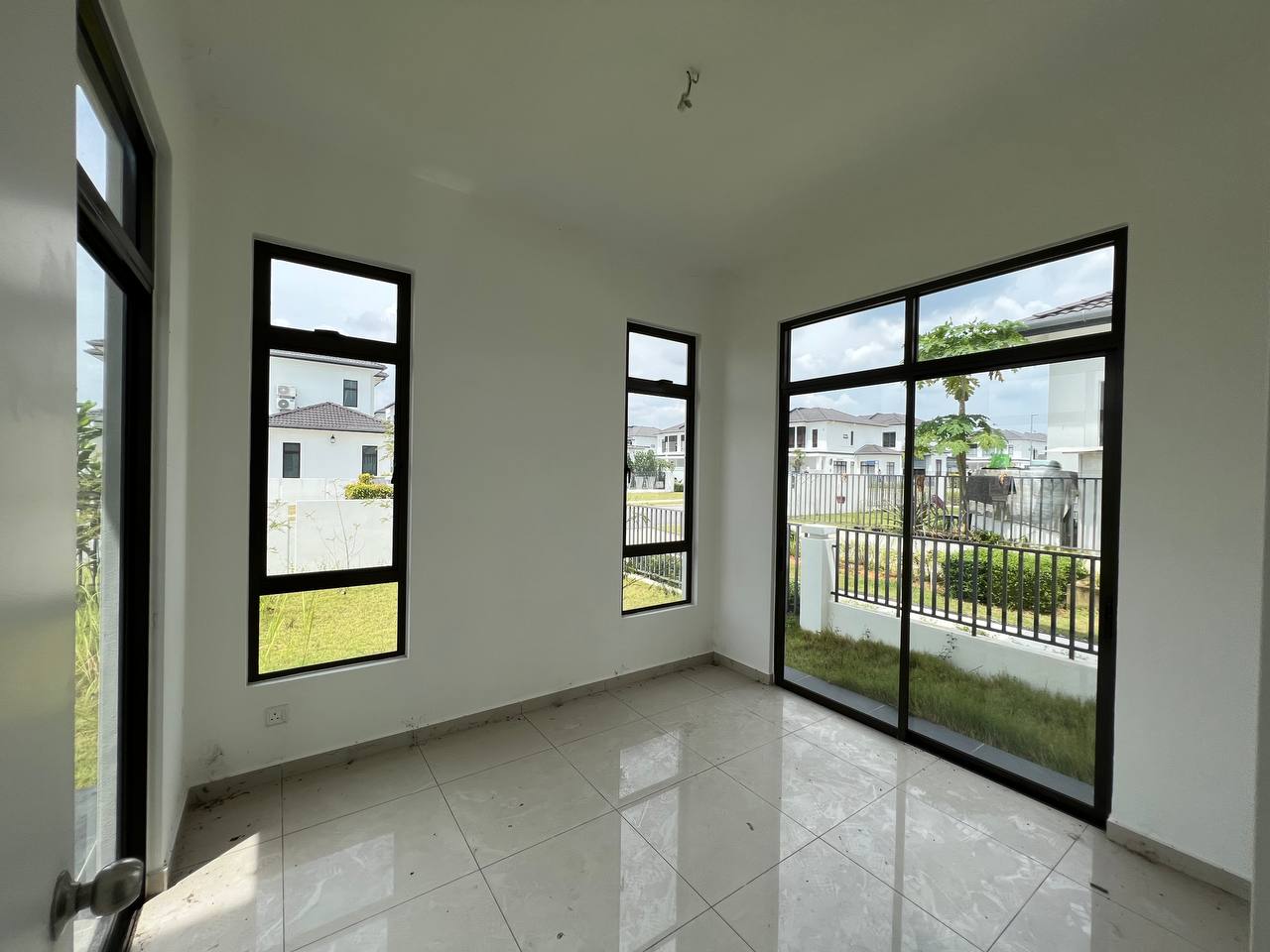 Semi D Corner Lot Avenham Garden Eco Grandeur - photo 3