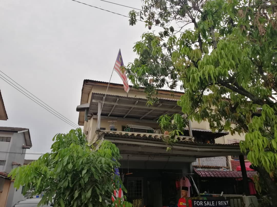 Tripple Storey End Lot Taman Sri Muda Seksyen 25
