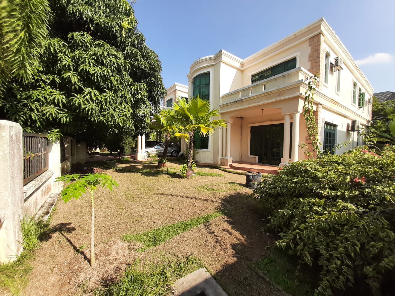Bungalow With Swimming Pool Kota Warisan - photo 2