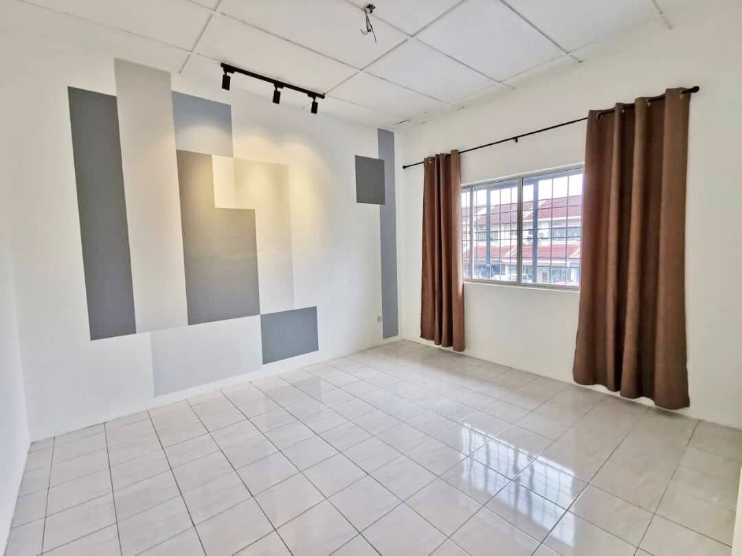 DOUBLE STOREY TAMAN PINGGIRAN PUTRA SERI KEMBANGAN - photo 4