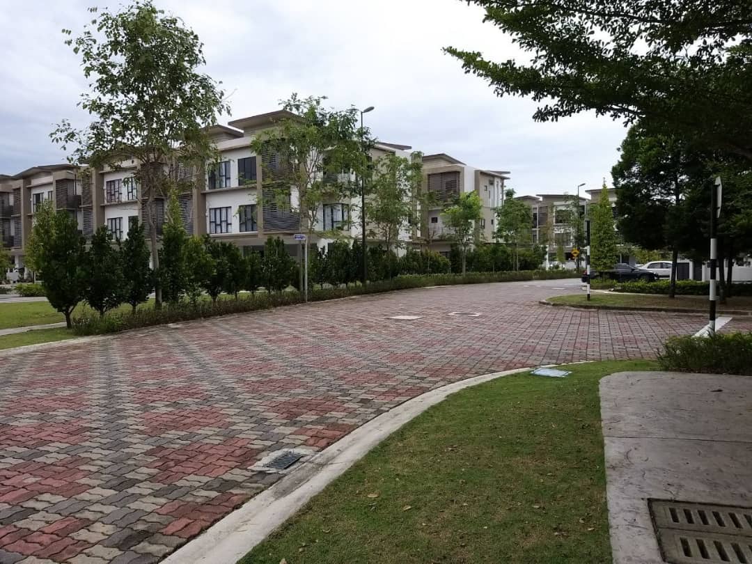 N DIRA TRIPLE STOREY TOWNHOUSE 16 SIERRA PUCHONG - photo 2