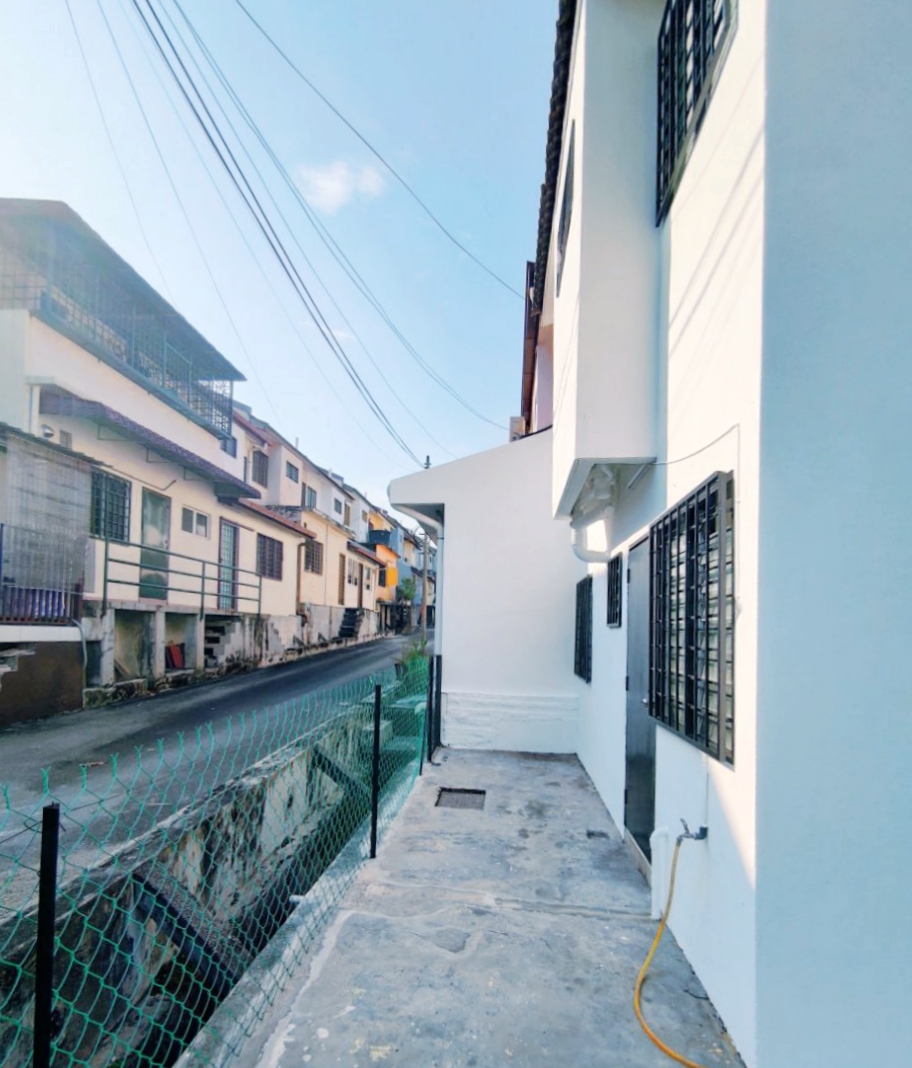CORNER LOT DOUBLE STOREY TAMAN PINGGIRAN PUTRA - photo 4