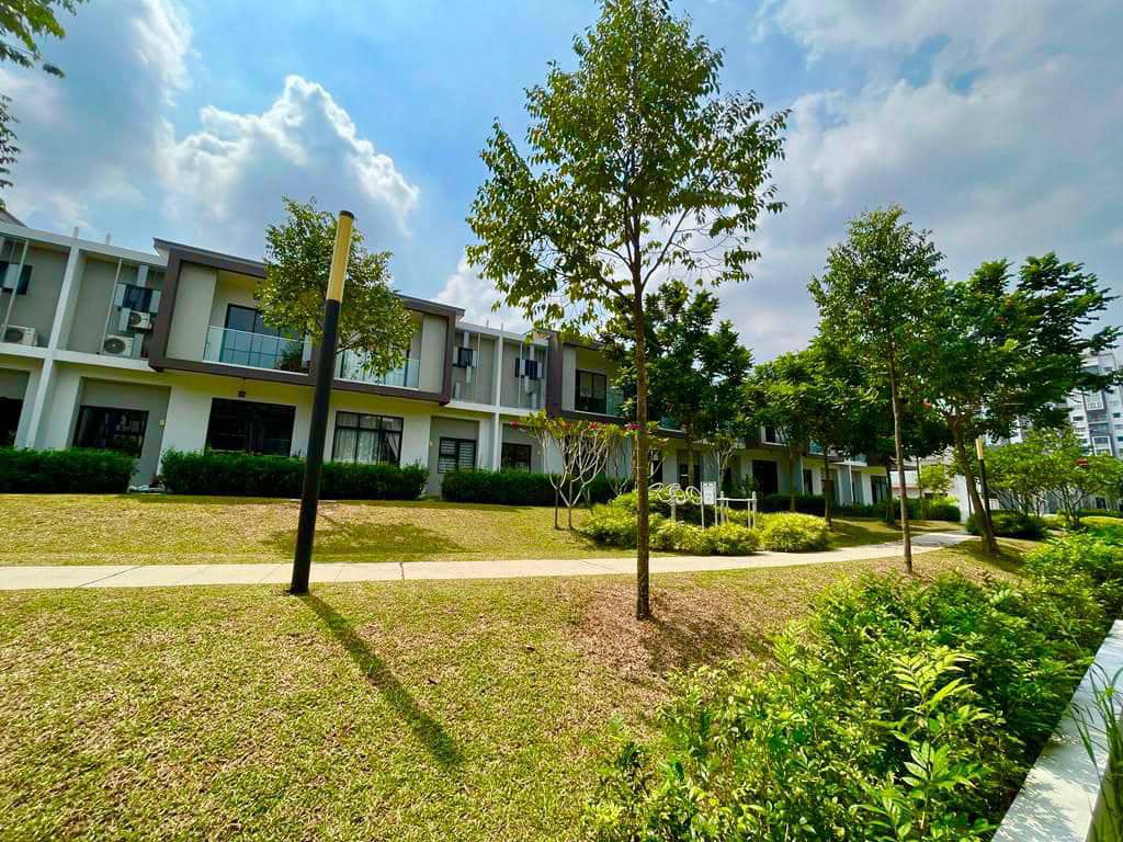 DOUBLE SROREY MAPLE RESIDENCE CYBERJAYA - photo 2