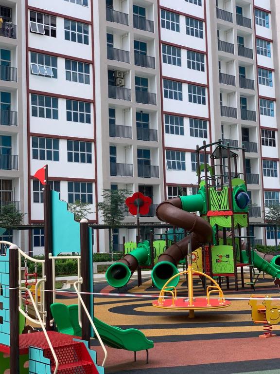 APARTMENT LAKEFRONT HOME SELANGORKU CYBERJAYA - photo 2