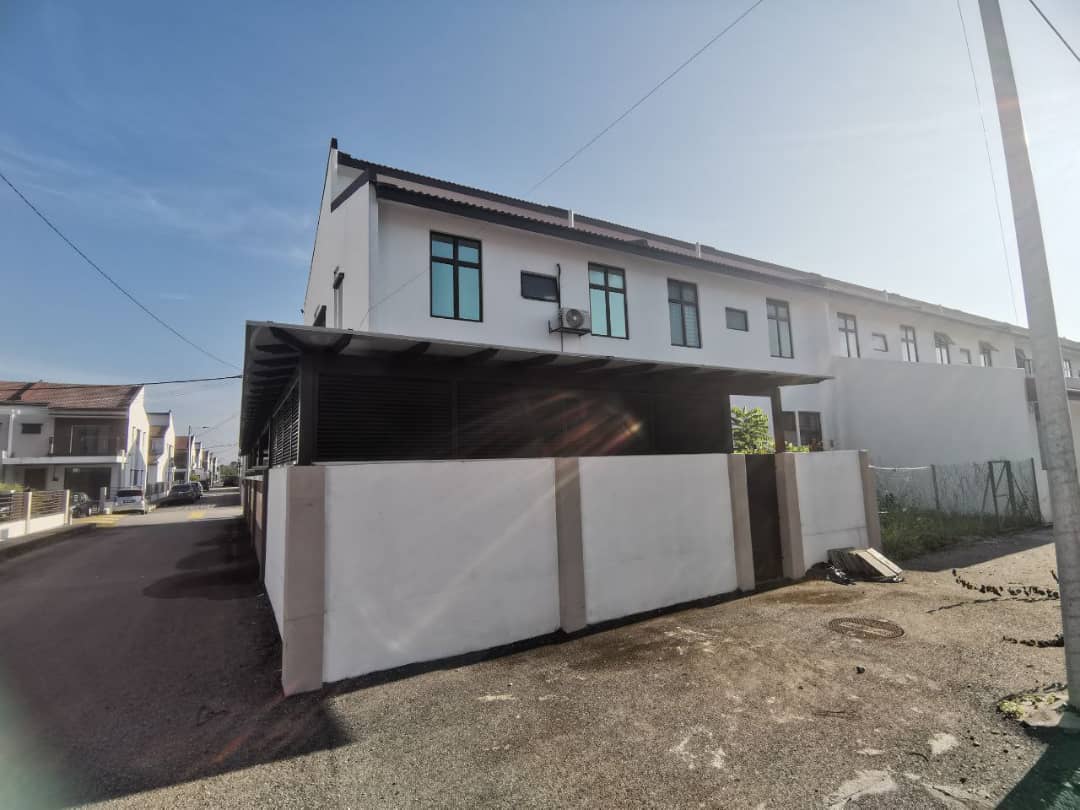ENDLOT NICE UNIT DOUBLE STOREY HOUSE SAUJANA KLIA - photo 2