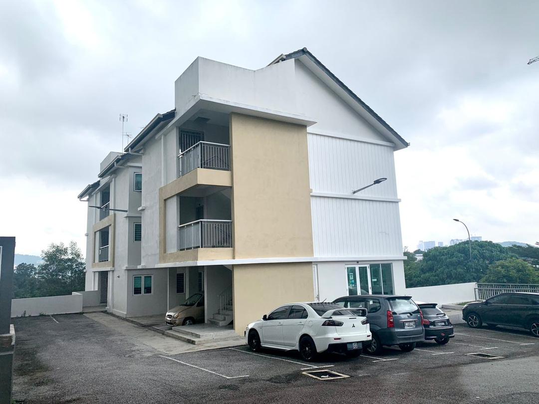HAMTON TOWNHOUSE GROUND FLOOR KEMENSAH - photo 6
