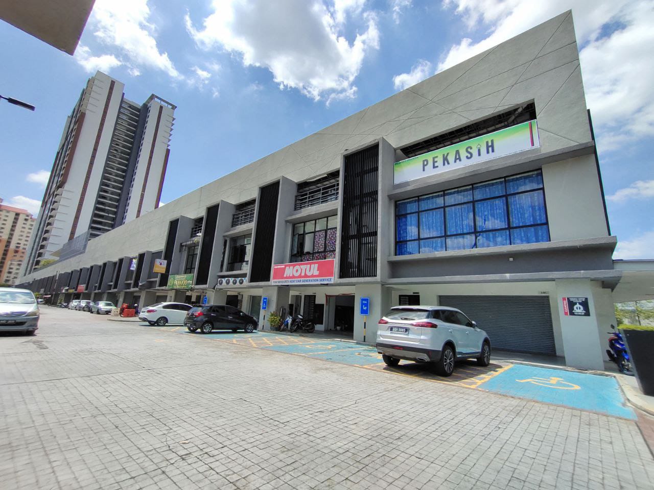 GROUND FLOOR CORNER SHOPLOT GLOMAC CENTRO PJ - photo 2