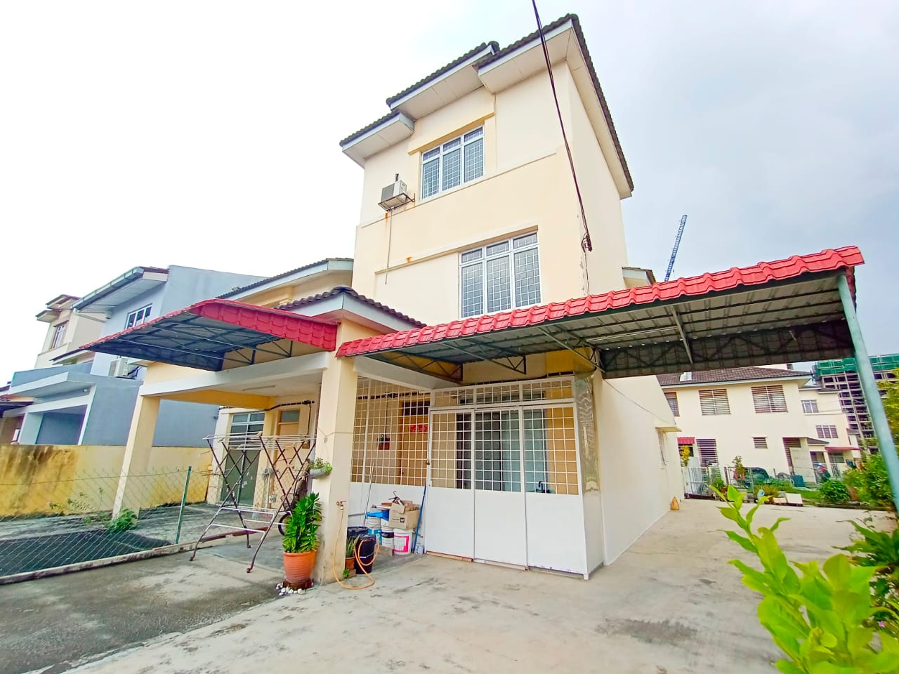 ENDLOT TWO AND HALF STOREY LA COTTAGE PUTRA PERDAN - photo 2