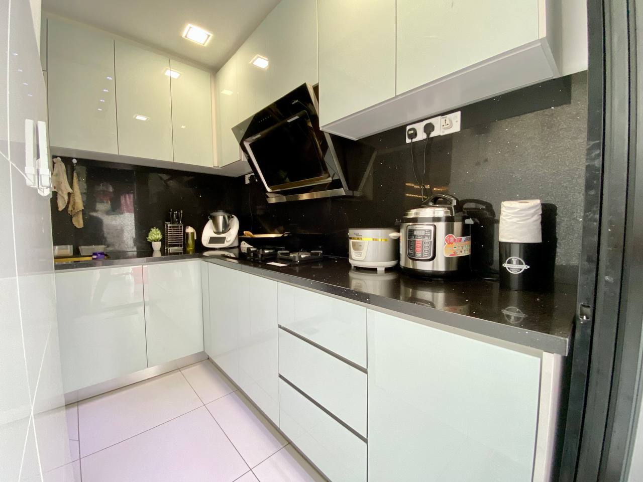 FULLY FURNISHED RENO DOUBLE STOREY CYBERSOUTH - photo 5