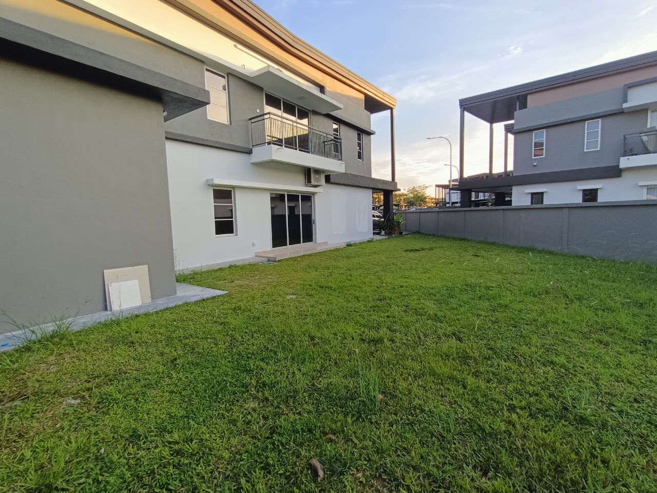 ENDLOT EXTRA LAND DOUBLE STOREY SERENE HEIGHTS - photo 2